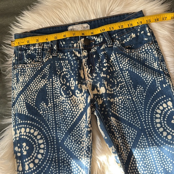 F r e e P e o p l e • Bali Discharge Flare jeans - Picture 7 of 9